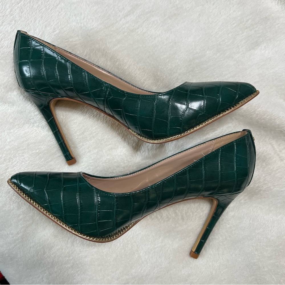 BCBGeneration heels green with gold